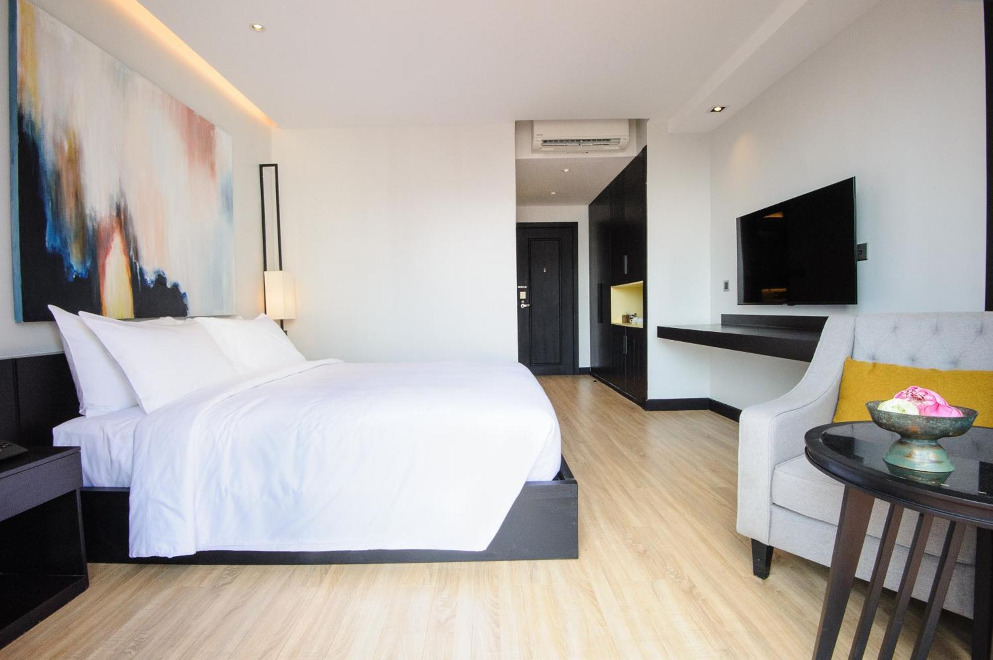 Glow Park Hotel Grand Royal Palace Phnom Penh Exterior photo
