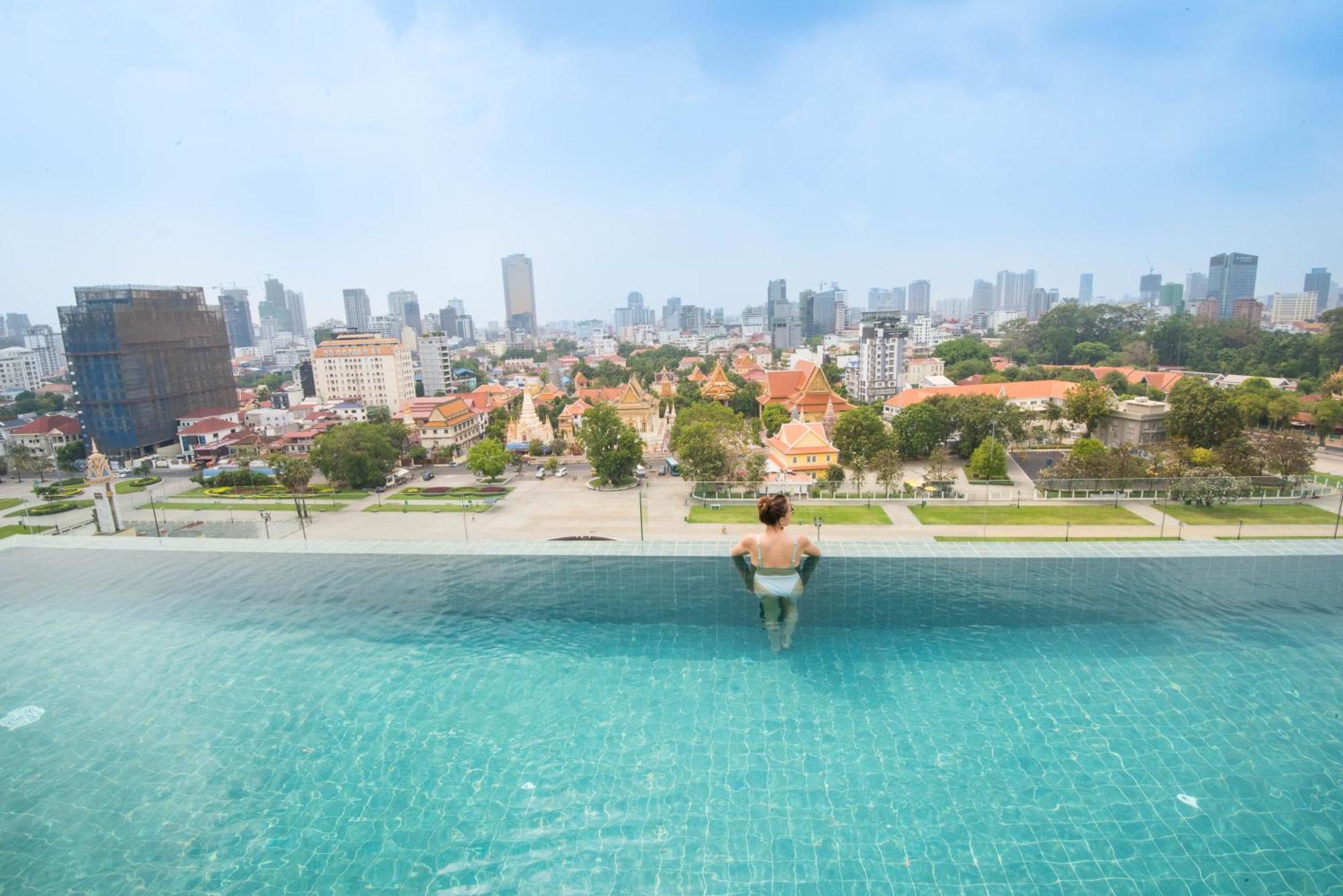 Glow Park Hotel Grand Royal Palace Phnom Penh Exterior photo