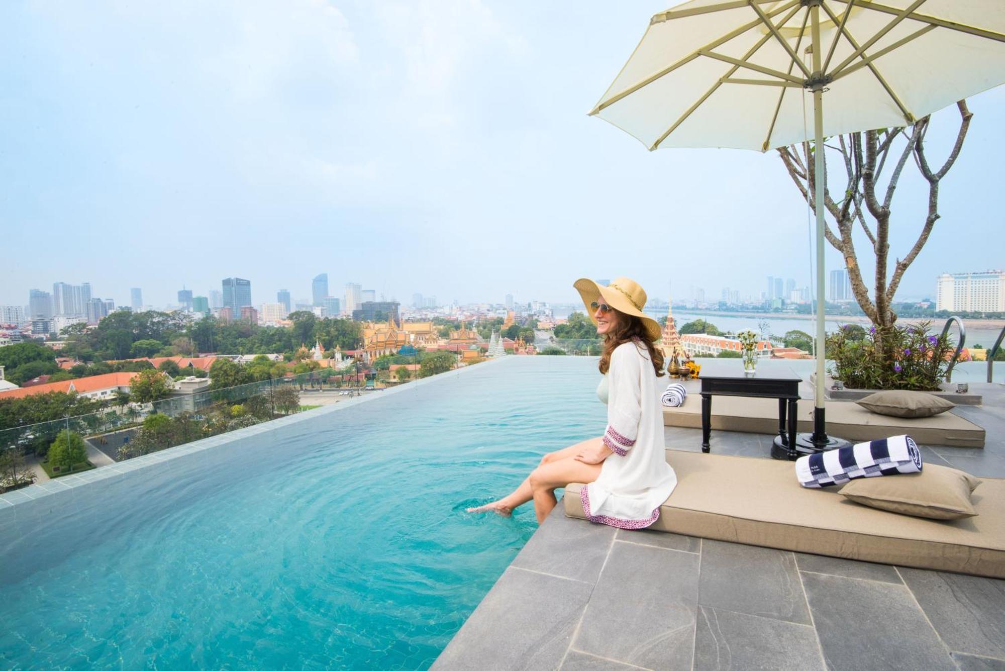 Glow Park Hotel Grand Royal Palace Phnom Penh Exterior photo